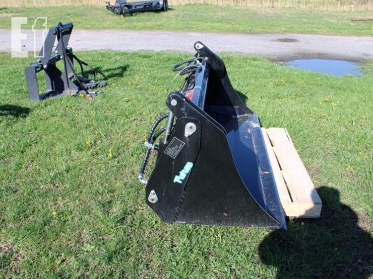 #3103-new-72"-4-in-1-hyd-bucket-future-skid-steer-image-2