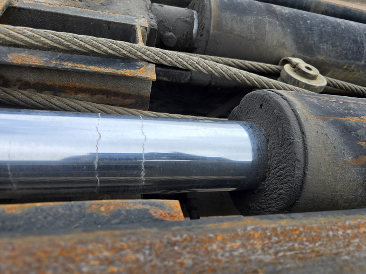 #22590-•-2007-mack-cv713-granite-roll-off-truck-image-81