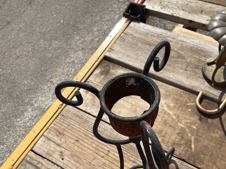 #7026-•-(8)-pieces-yard-art-decorations-(o4)-image-16