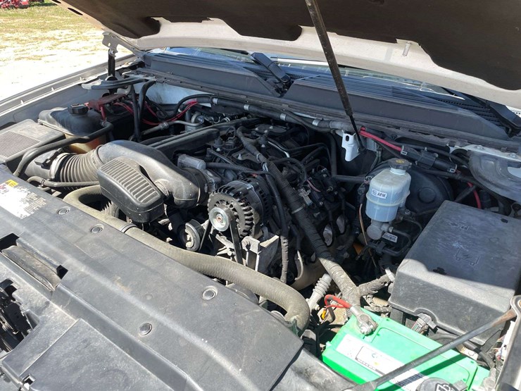 2011-chevrolet-tahoe-image-7