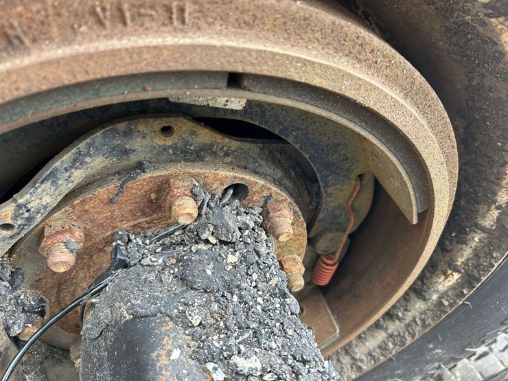 2001-peterbilt-330-image-28