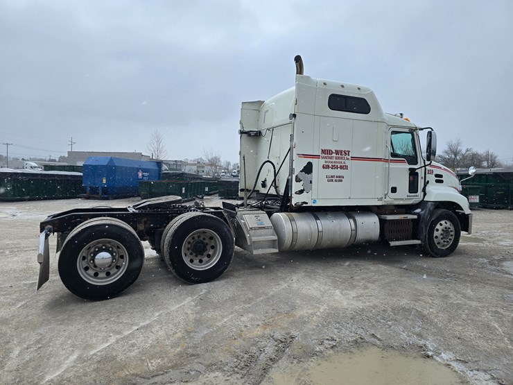 #22593-•-2016-mack-cxu613-pinnacle-sleeper-truck-image-10