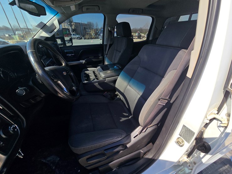 2015-chevrolet-silverado-3500-image-25