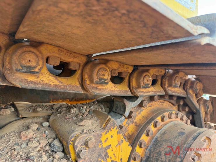 2010-komatsu-d51px-22-image-7