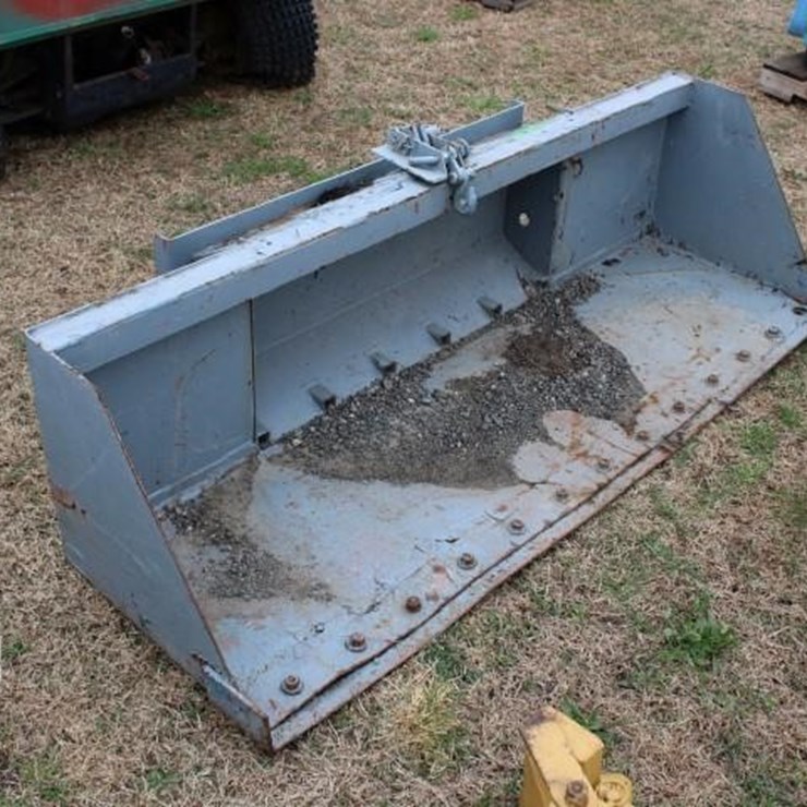 #1106 78" SKID STEER BUCKET WITH TOW HOOK ON QUICK