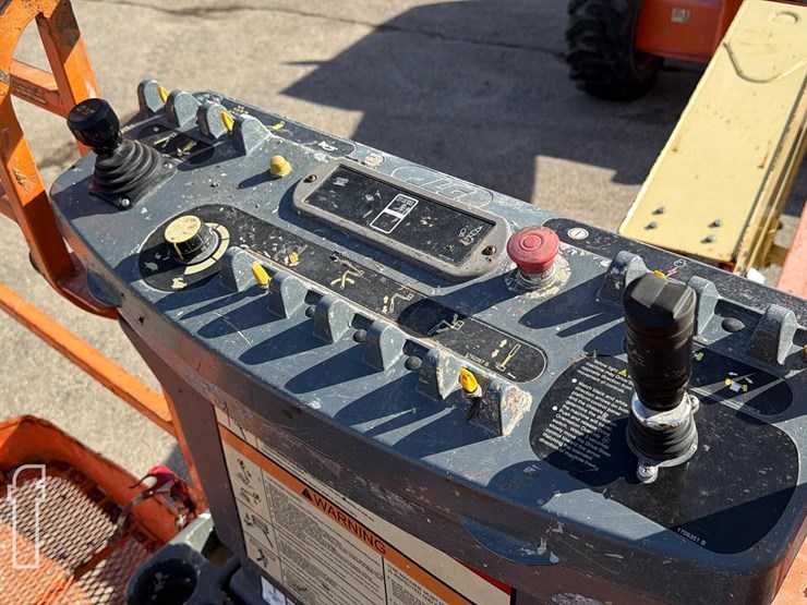 2014-jlg-600s-image-9