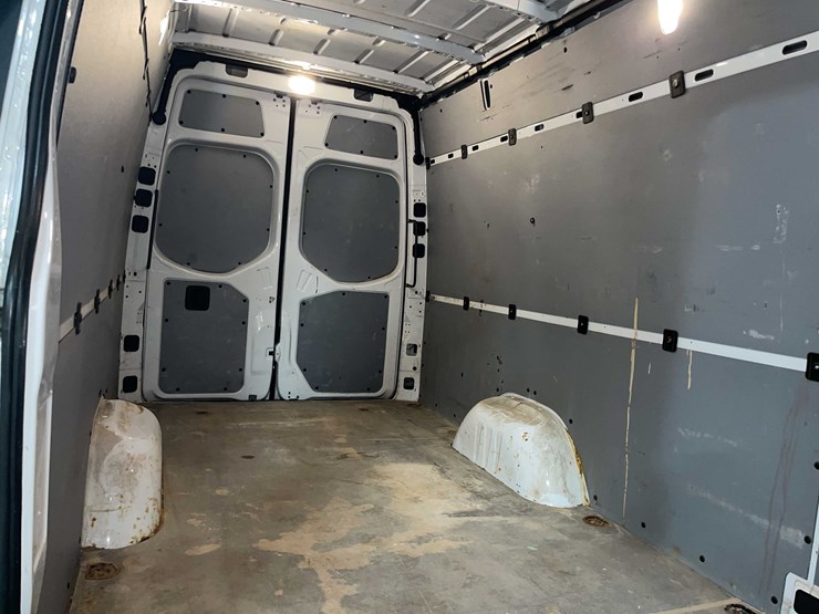 #1450-•-2019-mercedes-sprinter-van-(has-wi-title)-(of)-image-32