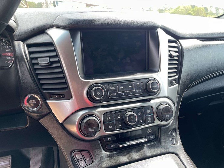 2015-chevrolet-suburban-image-13