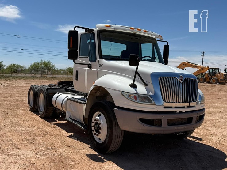 2016-international-durastar-4400-image-2