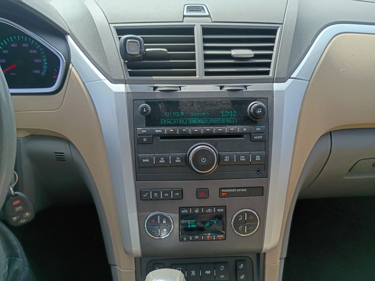 2011-chevrolet-traverse-image-39