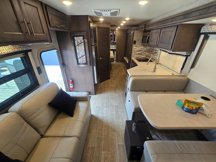 2020-ford-f550-image-34