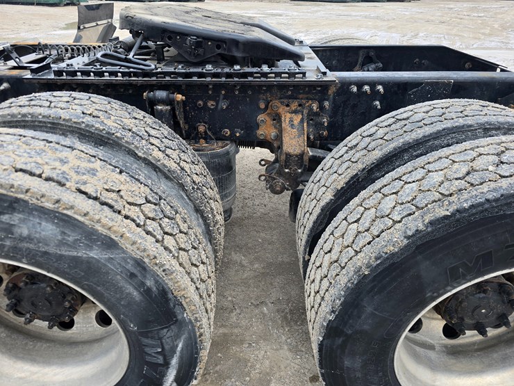 #22593-•-2016-mack-cxu613-pinnacle-sleeper-truck-image-60