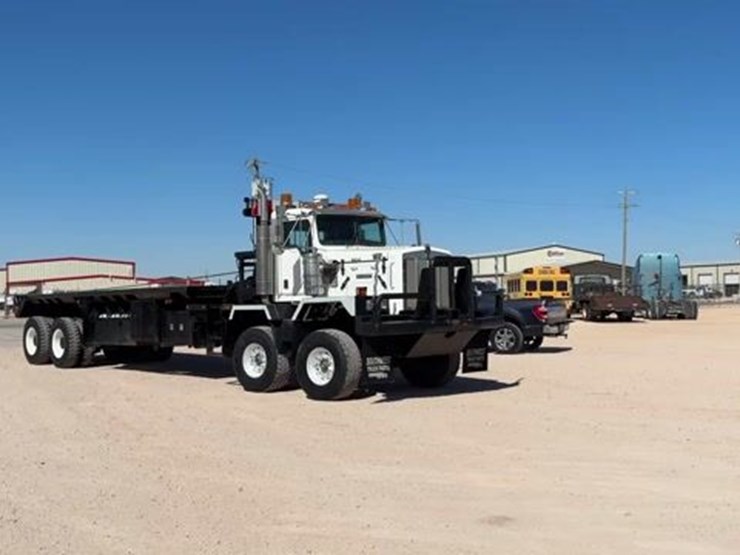 2005-kenworth-c500b-image-1