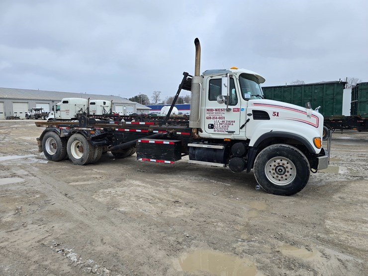 #22590-•-2007-mack-cv713-granite-roll-off-truck-image-17