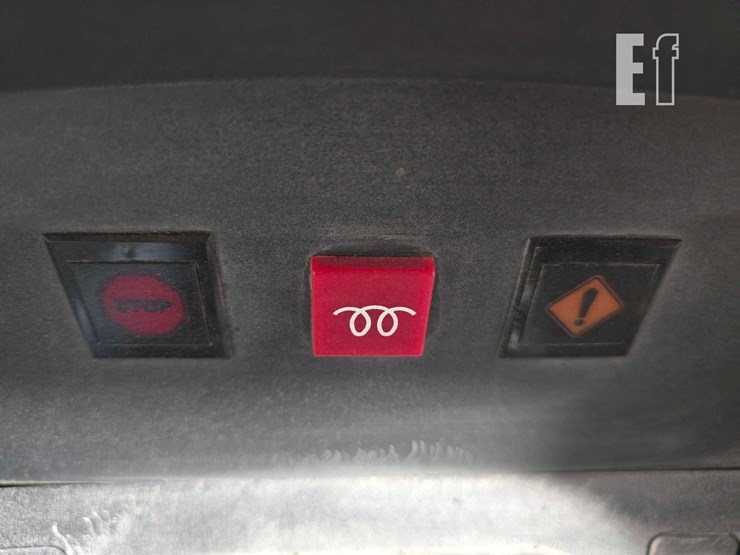 2011-john-deere-4630-image-12