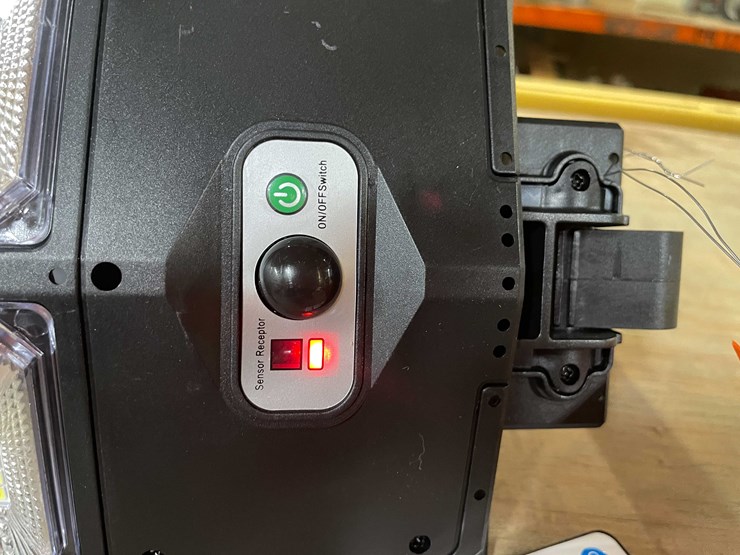 #2425-•-led-parking-lot/-yard-light-(pr12)-image-4