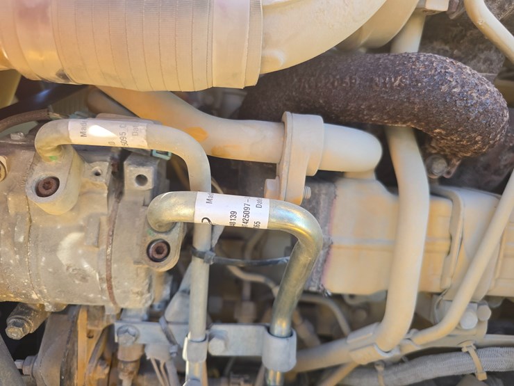 2015-deere-410l-image-33