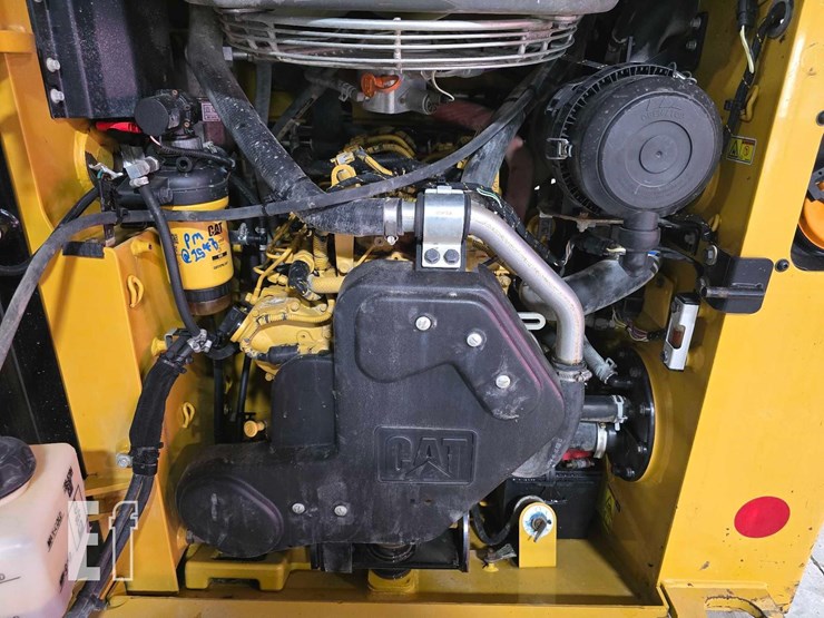 2020-caterpillar-249d-image-18