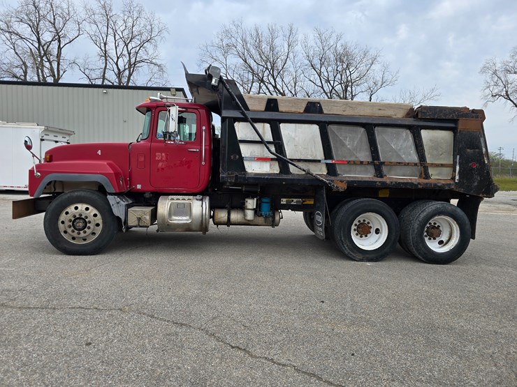 2003-mack-rd688s-image-6