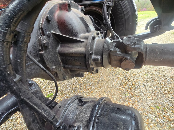 2012-freightliner-m2-106-image-96