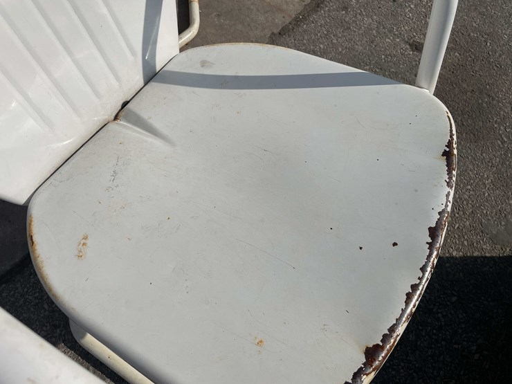 #7024-•-(4)-vintage-metal-patio-chairs-(o4)-image-3