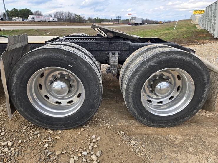 2000-peterbilt-379-image-75