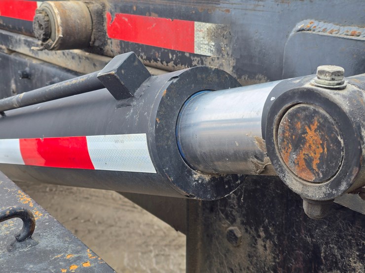 #22591-•-2007-mack-cv713-granite-roll-off-truck-image-100