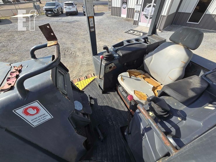 2016-deere-700k-lgp-image-11