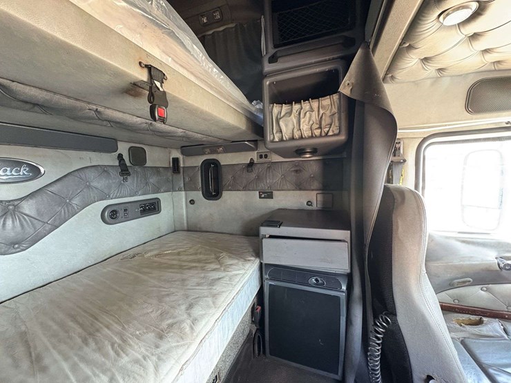 2013-mack-pinnacle-cxu613-image-24