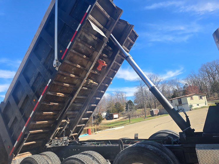 2001-sterling-l9500-image-35