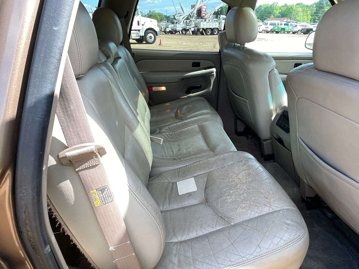 2003-chevrolet-tahoe-lt-image-16