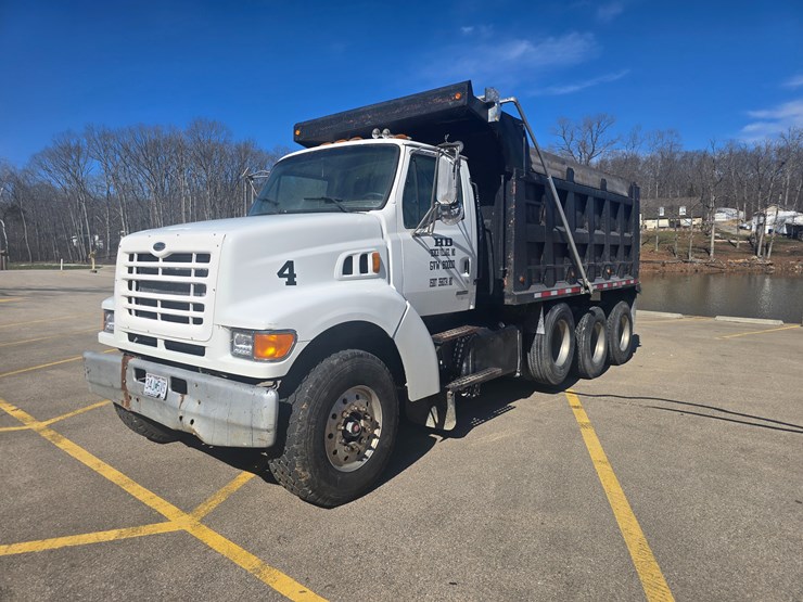 2001-sterling-l9500-image-2