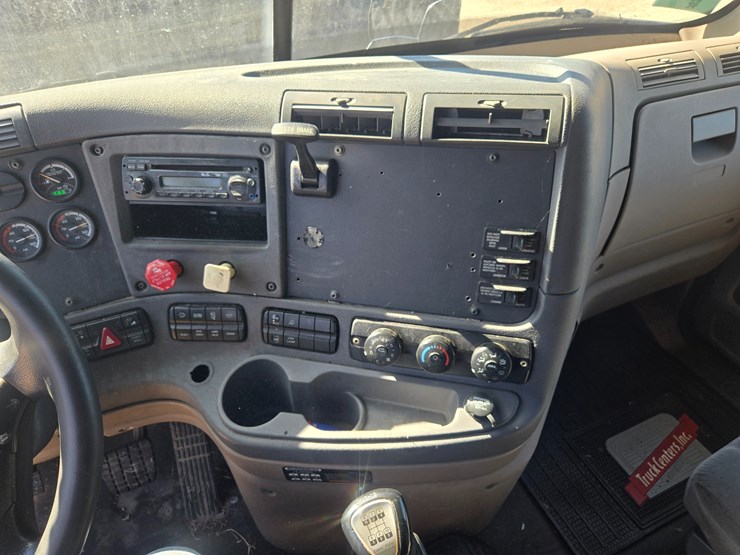 2014-freightliner-cascadia-125-image-61