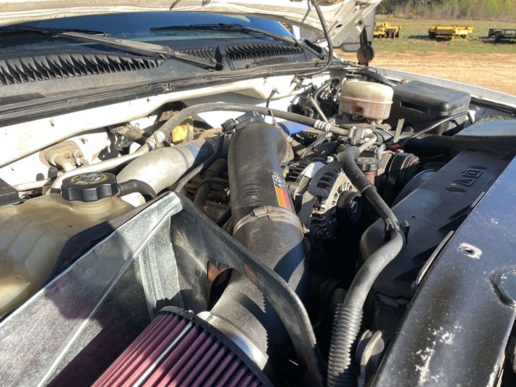 2003-gmc-sierra-2500-image-8