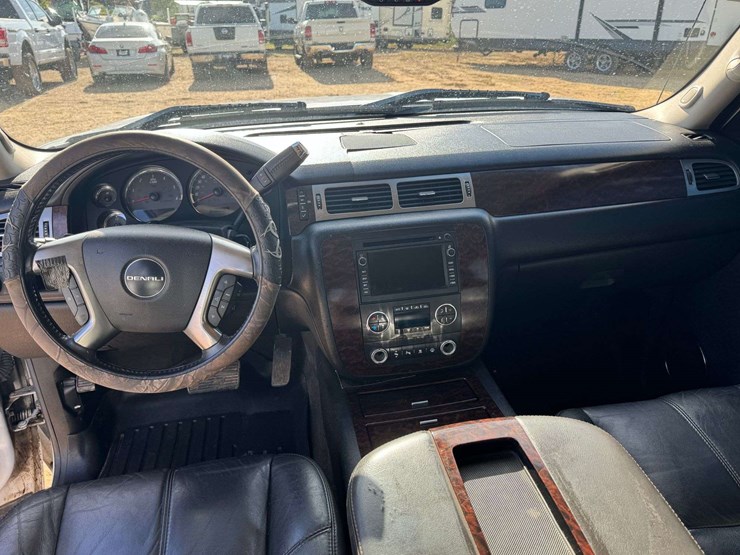 2007-gmc-sierra-1500-denali-image-12