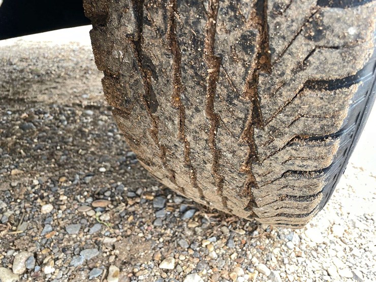 2011-ford-cargo-image-23