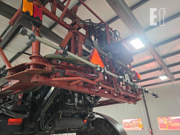 case-ih-patriot-3330-image-11