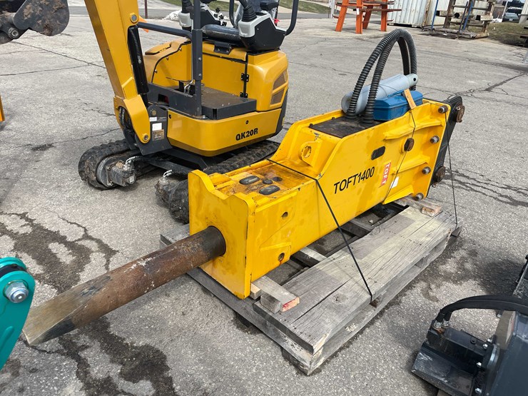 caterpillar-320-image-1