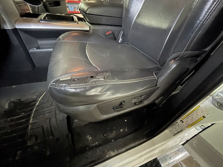 2012-dodge-3500-image-39