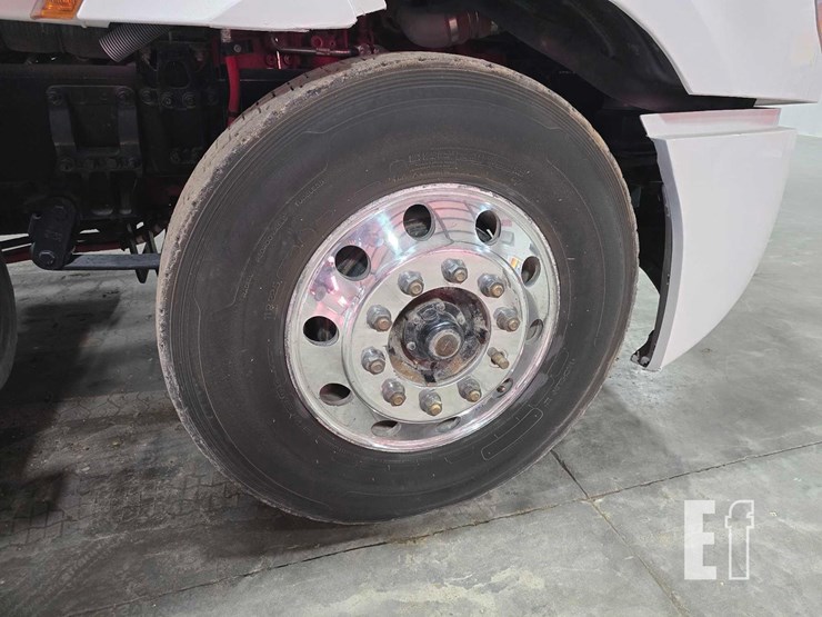 2020-freightliner-cascadia-126-image-22