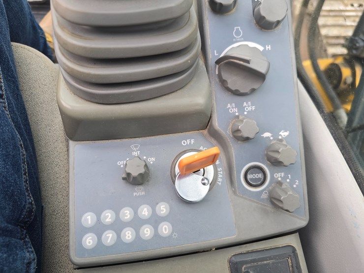 2014-deere-160g-lc-image-77