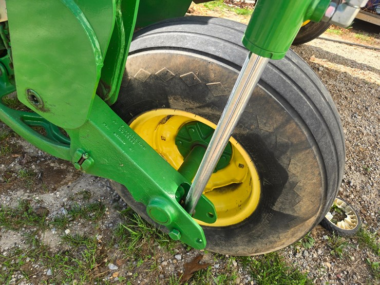john-deere-630-image-24