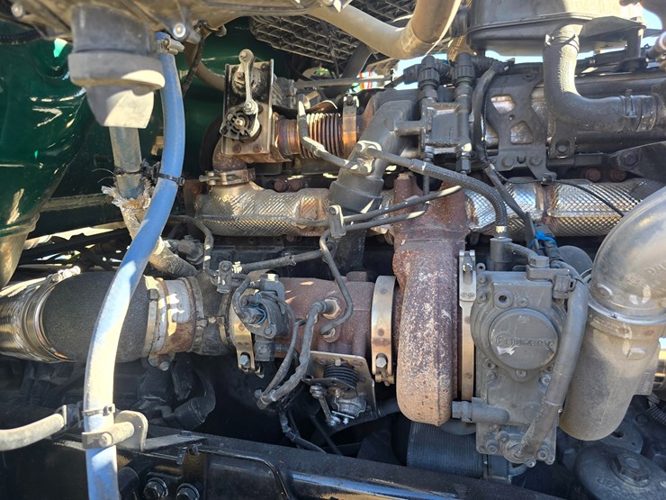 2019-peterbilt-567-image-44