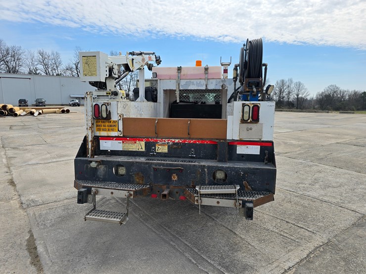 2013-ford-f550-image-8