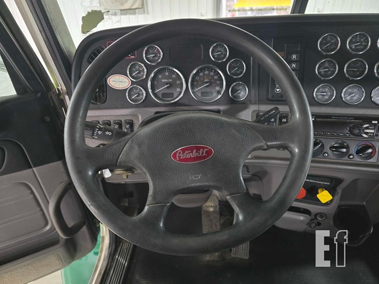 2021-peterbilt-367-image-10