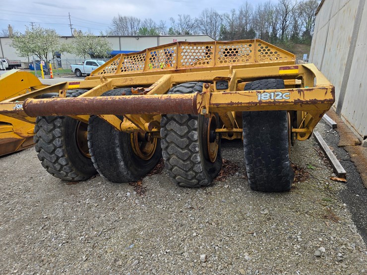 2006-deere-1812c-image-8