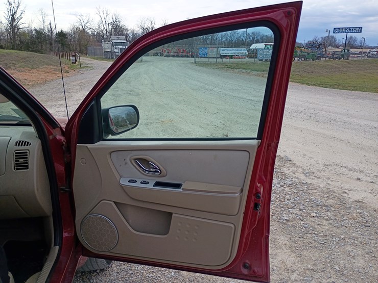 2005-mercury-mariner-image-34