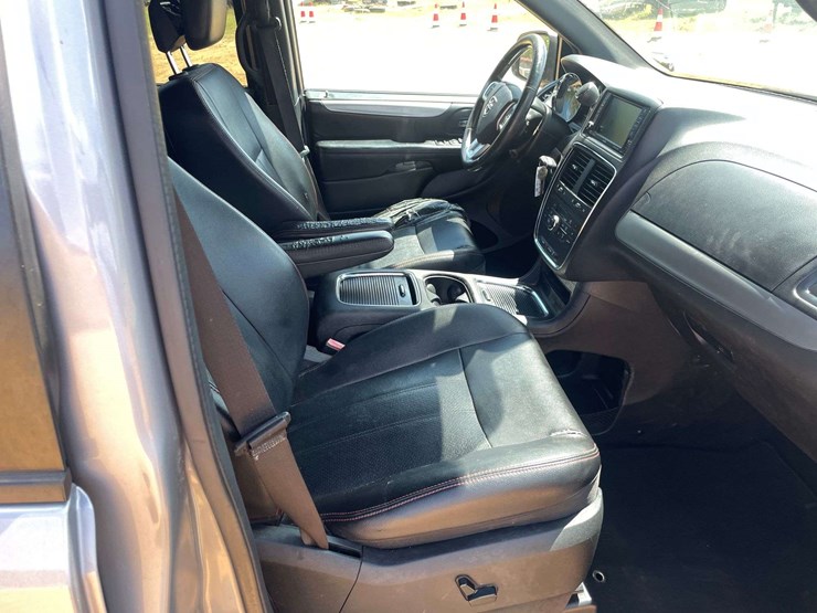 2019-dodge-grand-caravan-gt-image-19