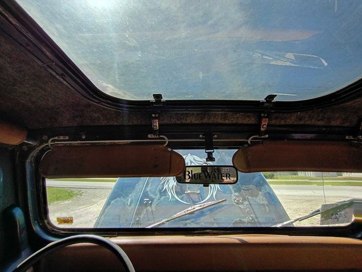 1993-jeep-wrangler-image-56