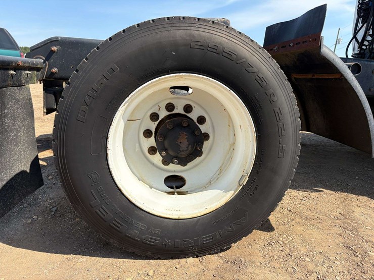 2010-international-8600-image-10